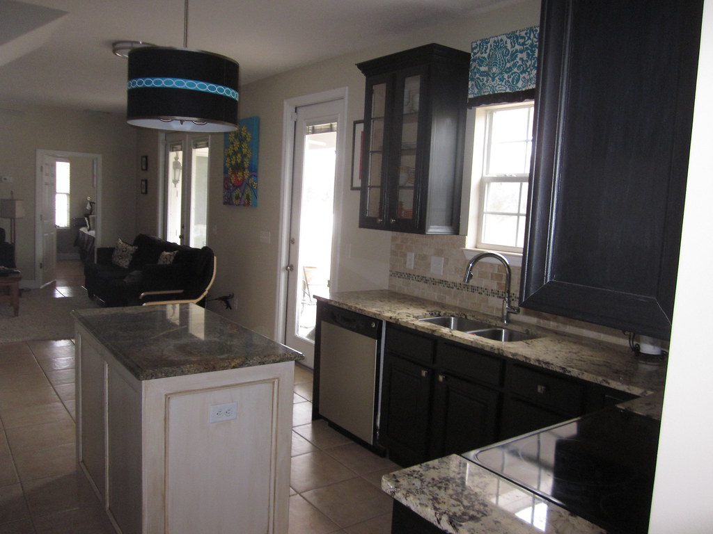 black glass kitchen Liz W Flickr