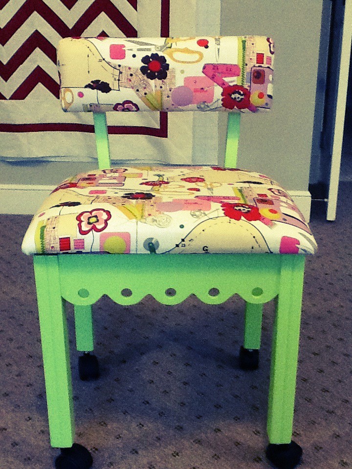New Sewing Chair! How cute is the new chair Santahubs got … Flickr