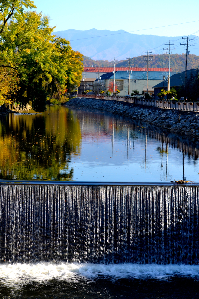 PIGEON TENNESSEE* The waterfall at the Old Mill flo… Flickr