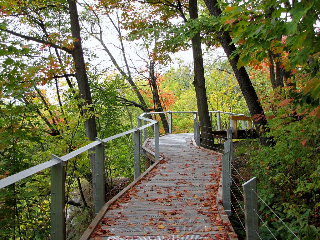 Promenade de la de la rivière Magog Promenade entre … Flickr