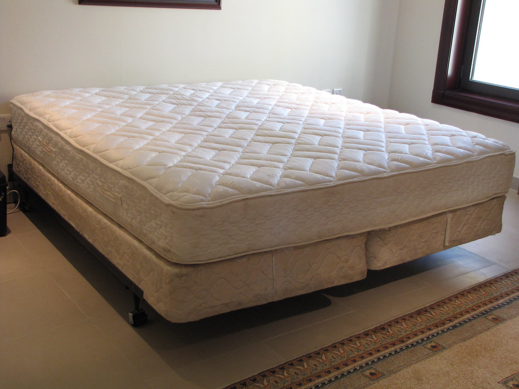 IMG_0235 Available Feb 9. U.S. King bed/box springs/metal … Flickr