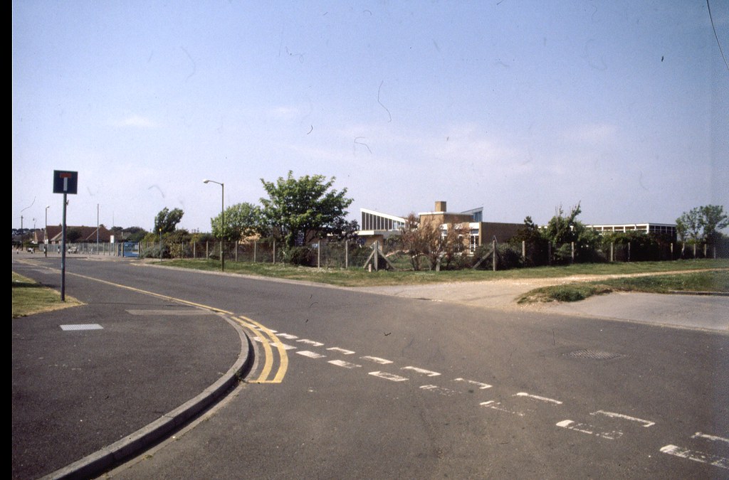 ROLLS DRIVE FROM SELFRIDGE AVENUE. BOURNEMOUTH. DORSET. MA… Flickr