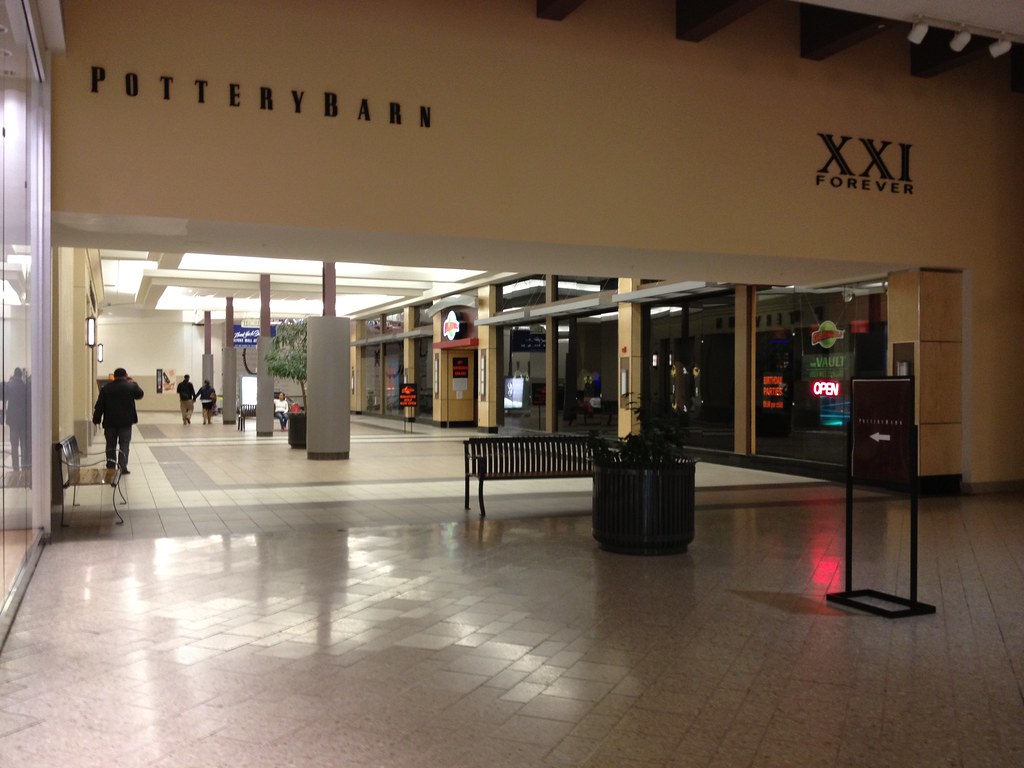 Former Lord & Taylor Holyoke Mall Mike Kalasnik Flickr