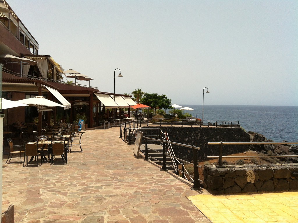 Seafront bars and restaurants, Puerto de Santiago, Tenerif… Flickr