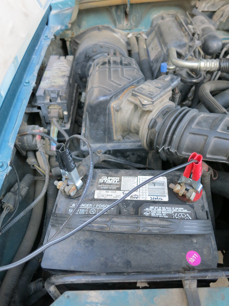 1992 Ford Ranger engine compartment | Patrick Dockens | Flickr