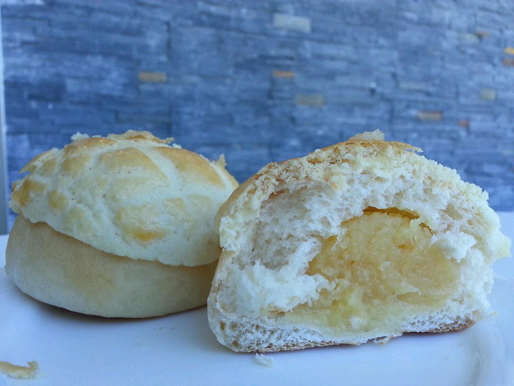 Pineapple bun AUD1.50 halved Dragon Boat, Chinatown … Flickr