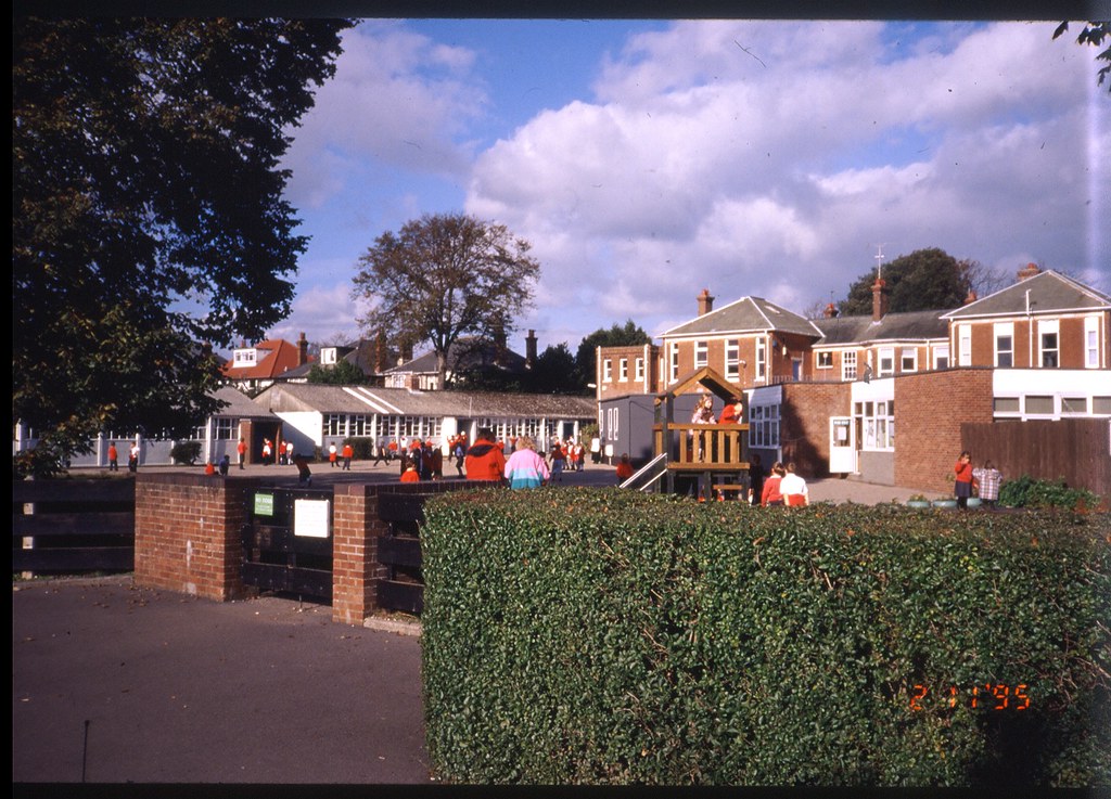 MALMESBURY PARK PRIMARY SCHOOL. LOWTHER RD / METHUEN RD. B… Flickr