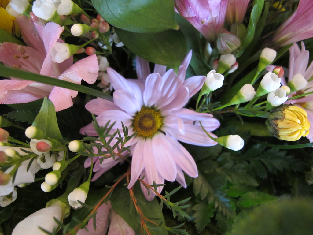 34219 Birthday Flower Arrangement For Mom 2013 Birthday Gi… Flickr