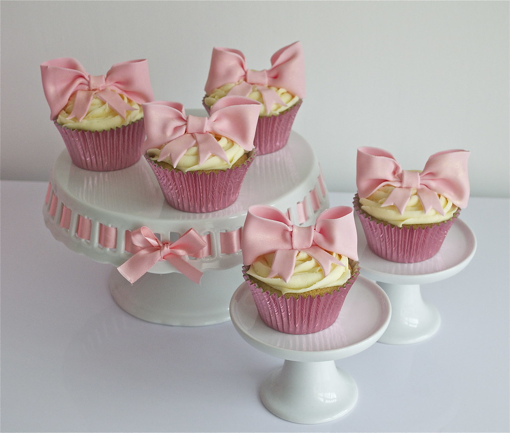 Pink Bow Cupcakes Vanilla cupcakes with pink bows www.face… Flickr