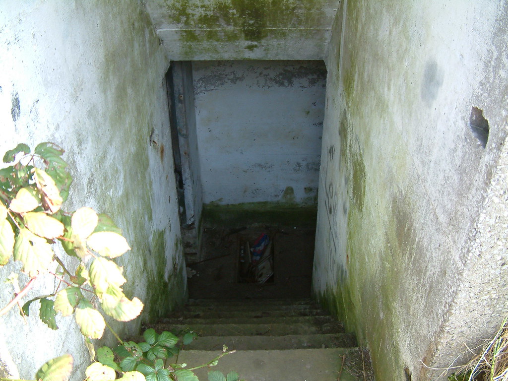 Barton Aerodrome Air raid shelter WWII Air raid Shelter, … Flickr
