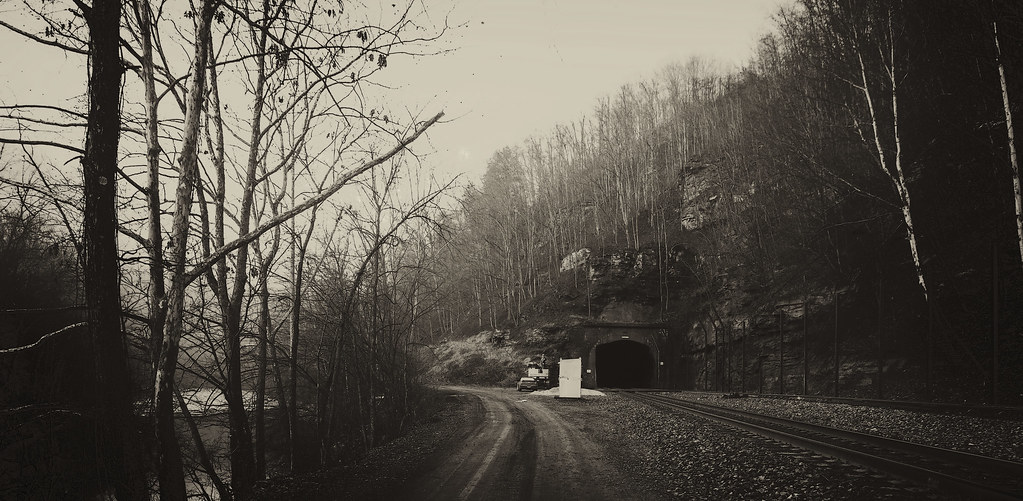 Glen Alum Tunnel, South Wharncliffe, WV Fred Wolfe Flickr