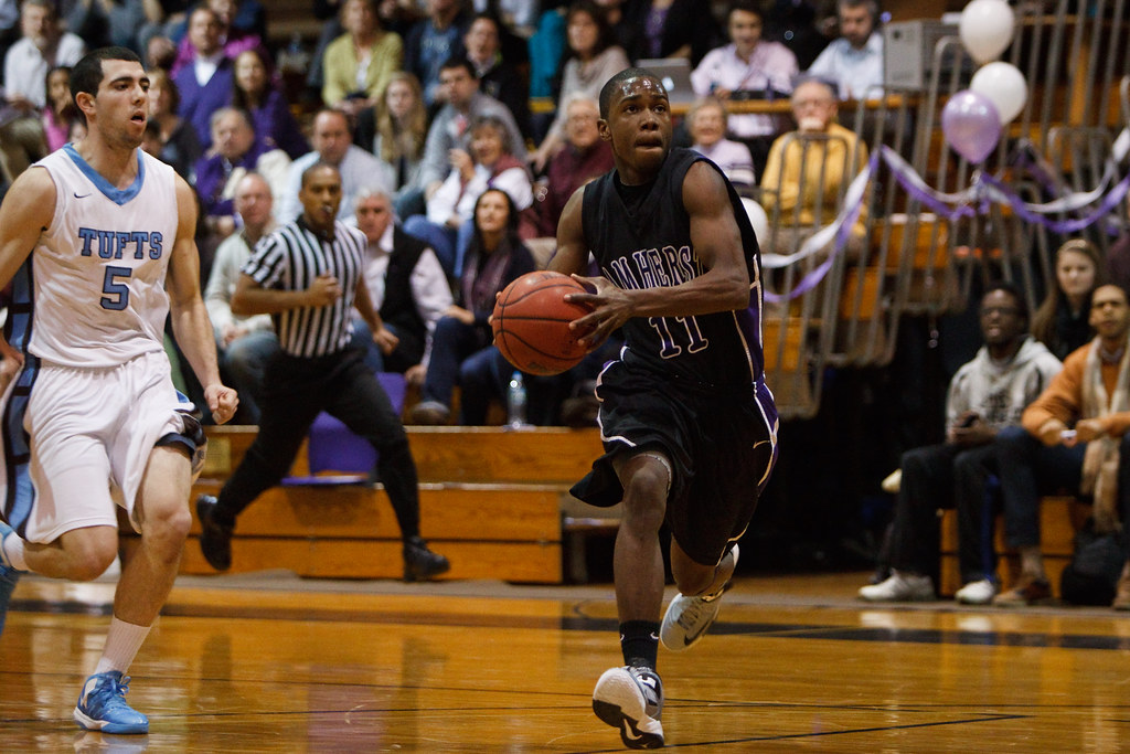 Men's Basketball Outpaces Tufts, 10089 (Photo by Rob Matt… Flickr