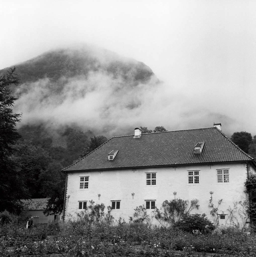Misty Mansion Rolleiflex f3,5 E Type 2 Xenotar knut.aslaksen Flickr