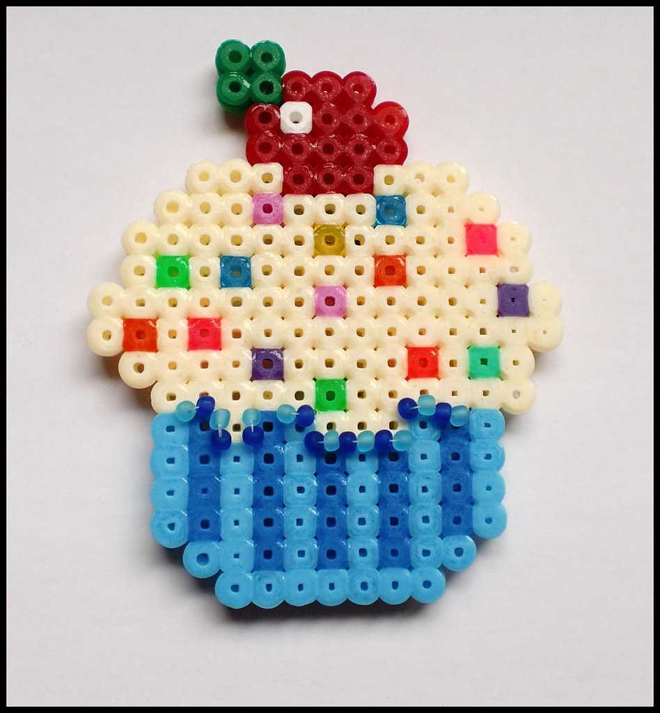 Imán cupcake Imán cupcake hecho con Hama Beads Midi. Compr… Flickr