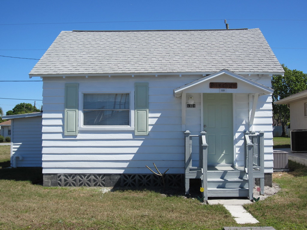 Pinecraft home. Most homes here are occupied only during t… Flickr