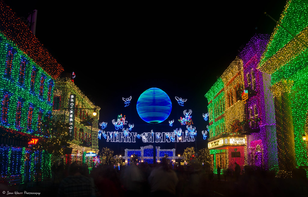 Merry Christmas I had a chance to walk over to Disney's Ho… Flickr