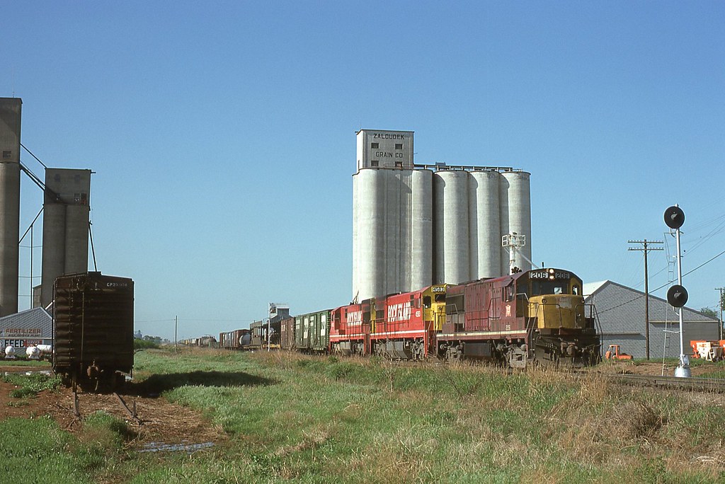 Kremlin, Oklahoma, 3MAY'75 Rock Island northbound freight … Flickr