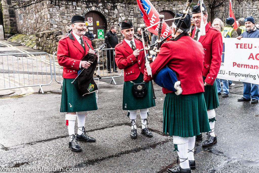 Bagpipers In Dublin (Men In Kilts) Bagpipes are a class of… Flickr