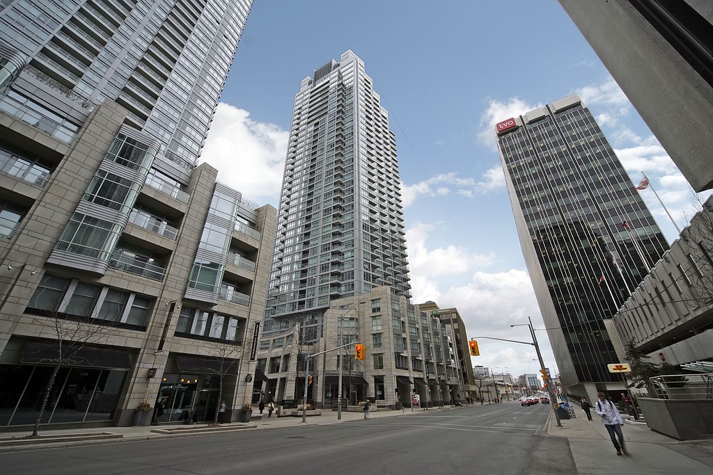 2181 Yonge St 1109, Yonge & Eglinton, Toronto Front view Marian