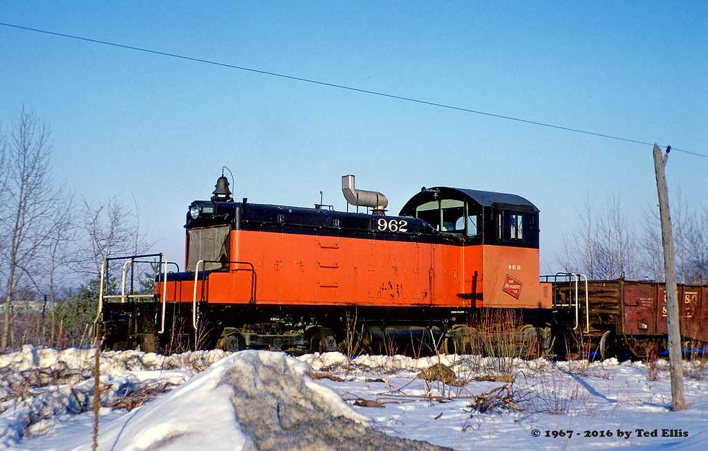 MILW 962 WI 391967 A Milwaukee Road SW1 is swi… Flickr