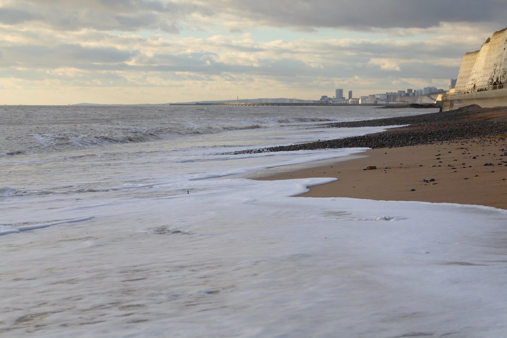 Img_7521 Looking out to sea from Brighton's sandy beach in… Flickr
