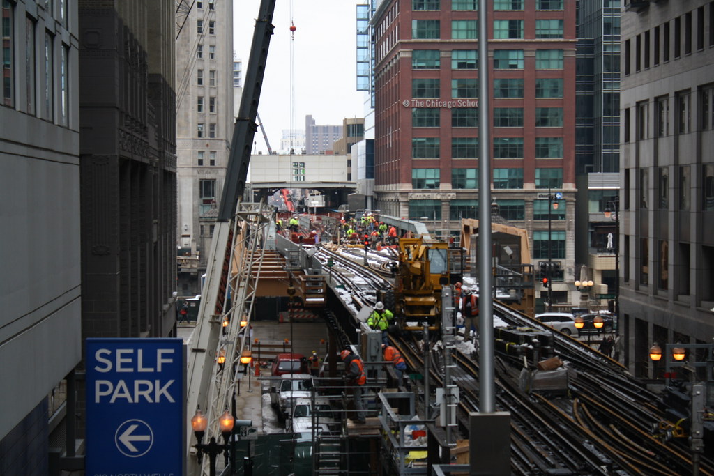 Wells Street Bridge Work A distant view from Tower 18 (Lak… Flickr