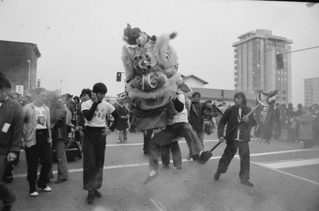 Chinese New Year 1973 Lion dancers on Gore Avenue in Vanco… Flickr