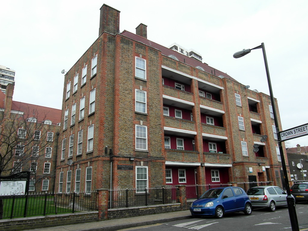 Livingstone House LCC Flats, Wyndham Road, Camberwell, Lon… Reading