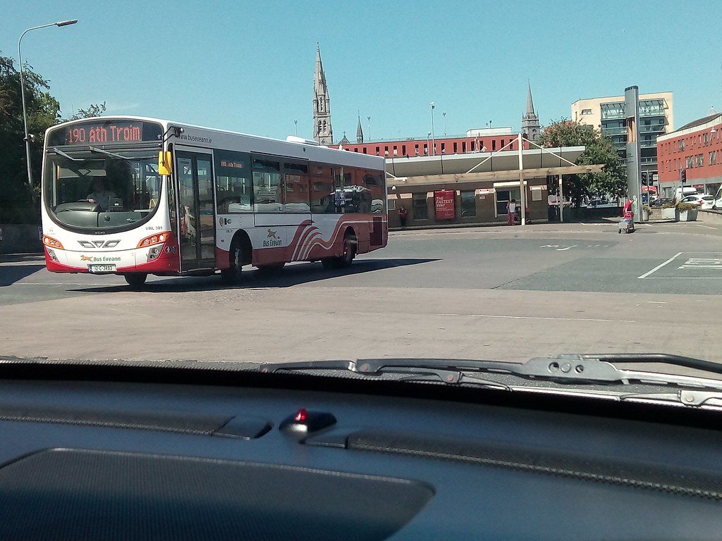 Bus Eireann VWL301 leaving her home depot of Drogheda, ver… Flickr