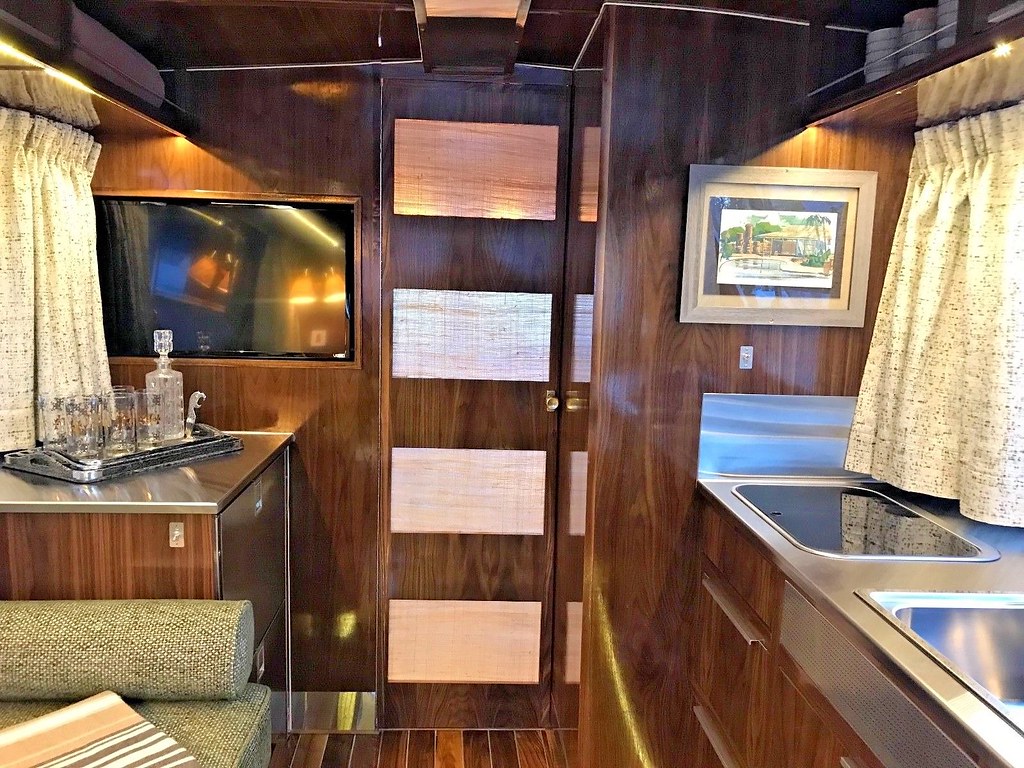 1961 Holiday House Geographic Vintage Travel Trailer Resto… Flickr