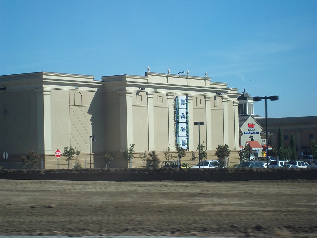 Rave Motion Pictures Brentwood 14 (Brentwood, California) Flickr