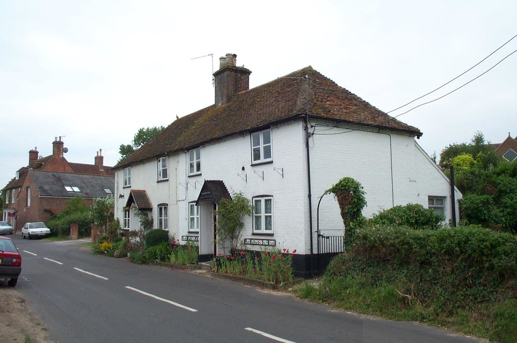 MEADOW VIEW / LITTLE MEAD. THROOP RD. BOURNEMOUTH. DORSET.… Flickr