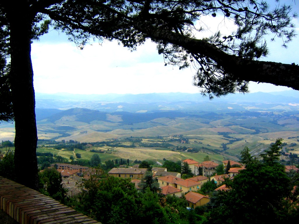Volterra Countryside below Volterra Dave & Margie Hill / Kleerup