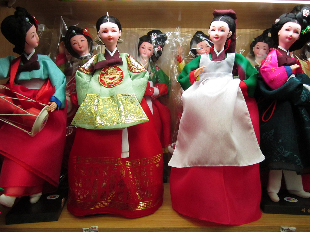 KOREAN DOLLS For sale in Gimhae Airport PINOY PHOTOGRAPHER Flickr