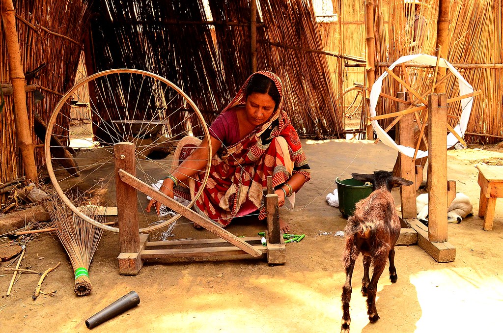 Charkha Weaving of “Tant Saree” (traditional dress of Indi… Flickr