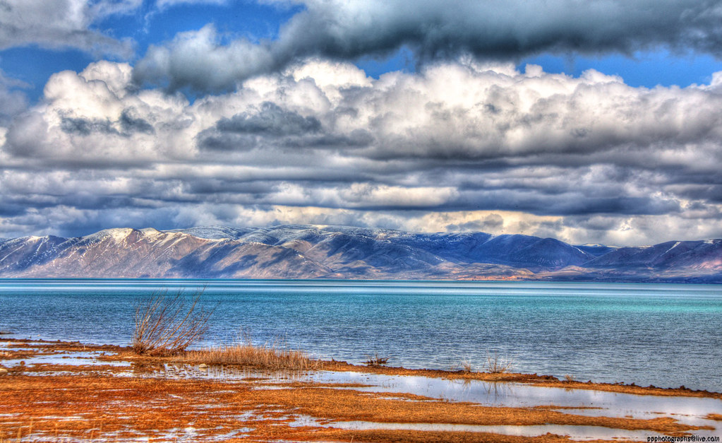 Bear lake Utah Bear Lake is a natural freshwater lake on t… Flickr