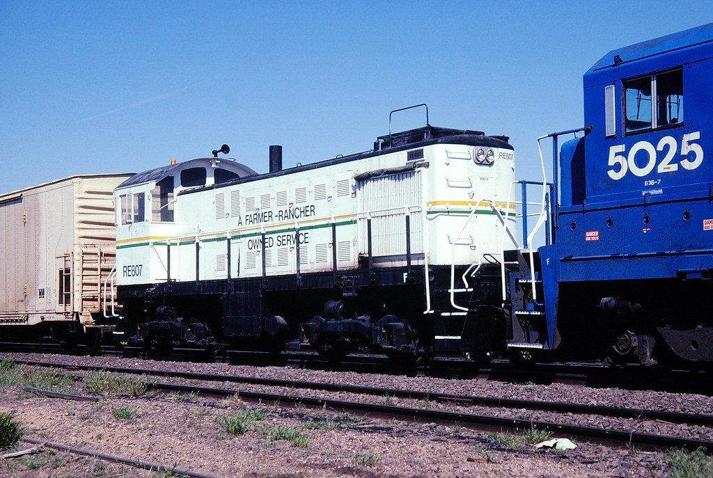 RE 807 at Gibbon, NE RE 807, S2, EB at Gibbon Jct, Gibbon,… Bruce