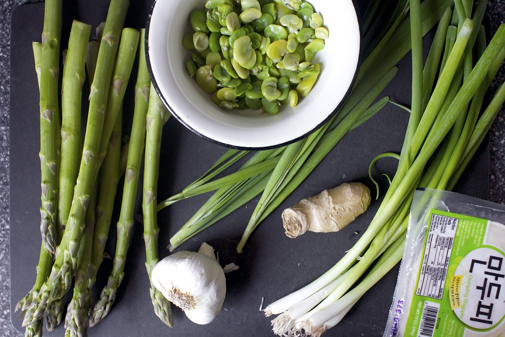 asparagus, favar, chives, scallions, garlic, ginger Flickr