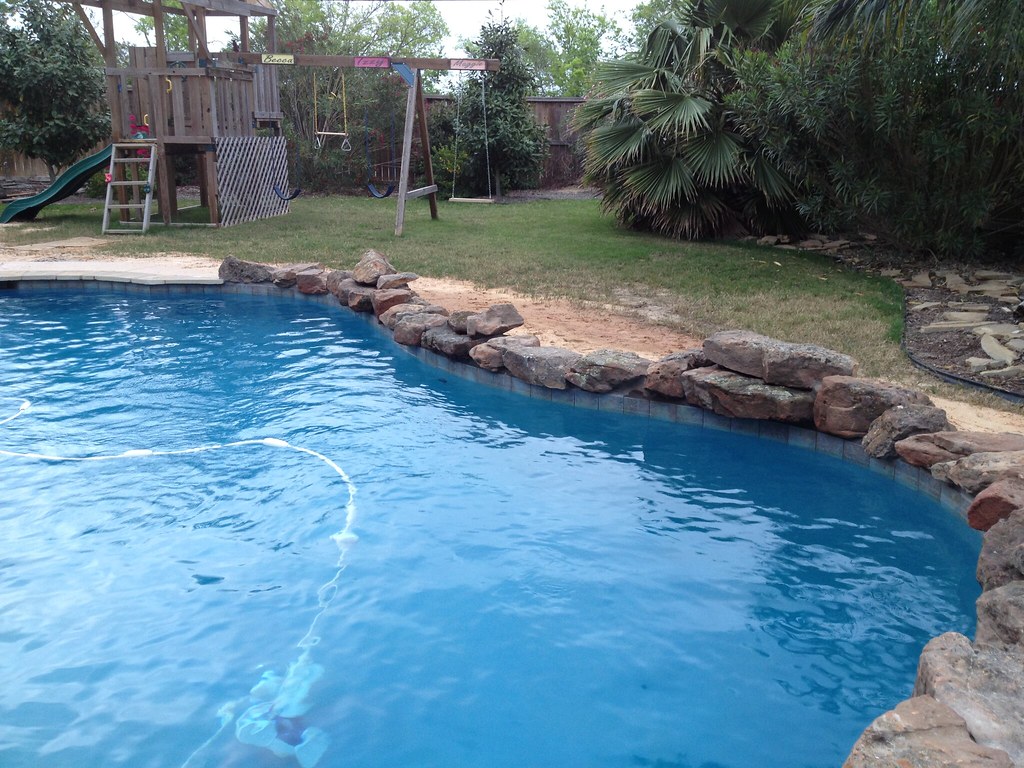 New poolTahoe Blue quartz plaster, moss rock weeping wAll… Flickr