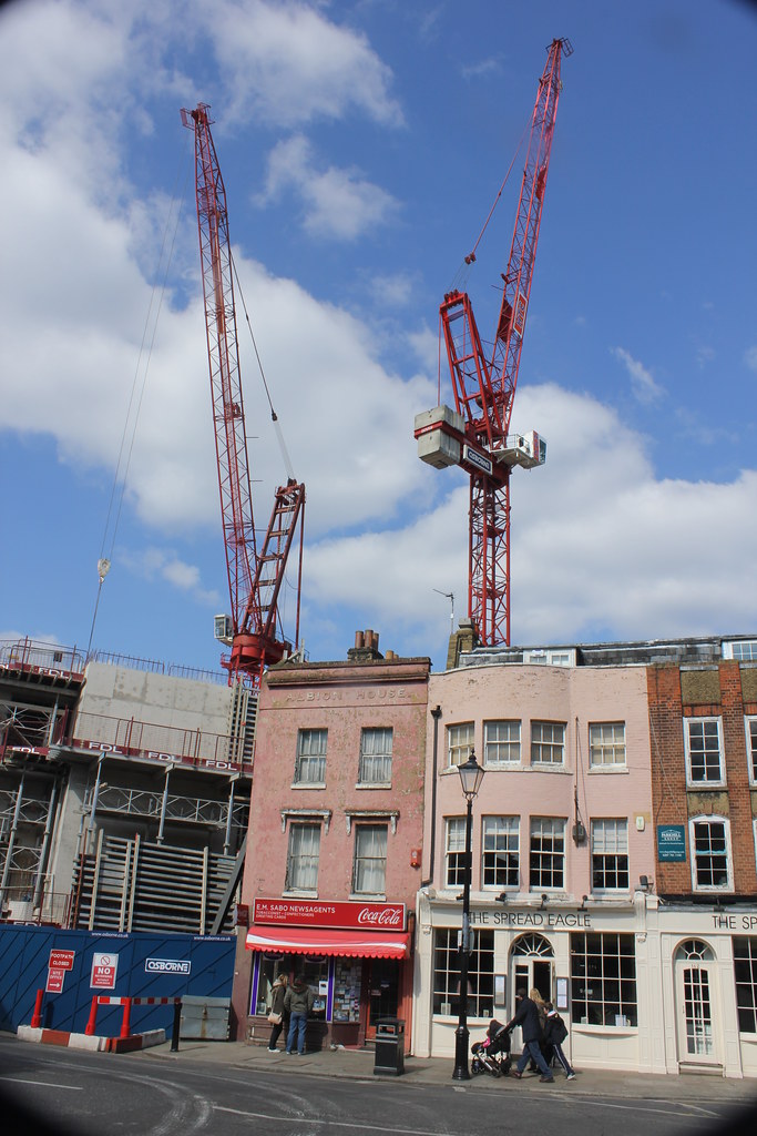 Cranes over Greenwich, London SE10 Cranes over Greenwich, … Flickr
