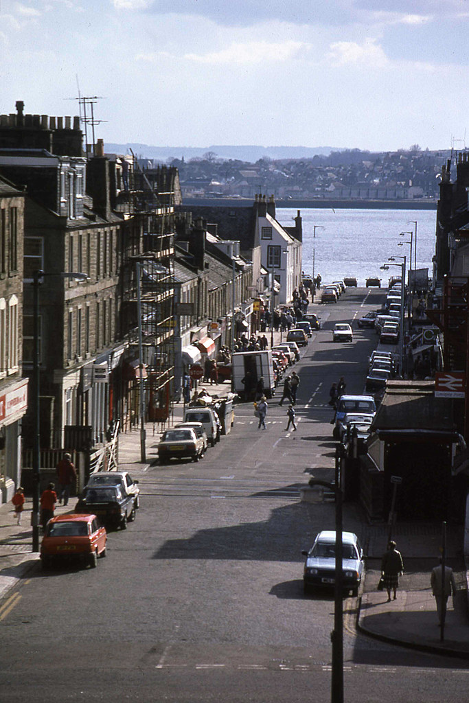 Gray Street, Broughty Ferry, 1986 A view down Gray Street … Flickr