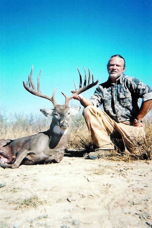 Texas Free Range Whitetail Hunt Cotulla Anlters and AnglersAntlers