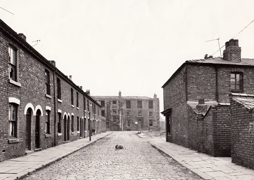 Salford, Bradshaw Street looking to Park Place This is the… Flickr
