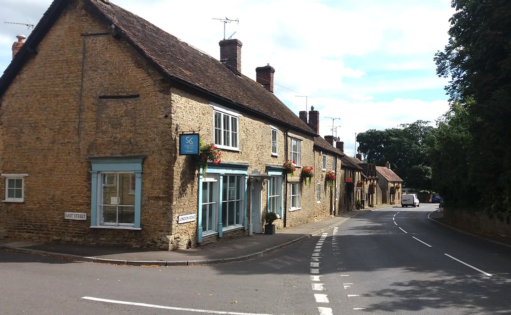 Milborne Port C17 Cottages along the main A30 road at Milb… Flickr