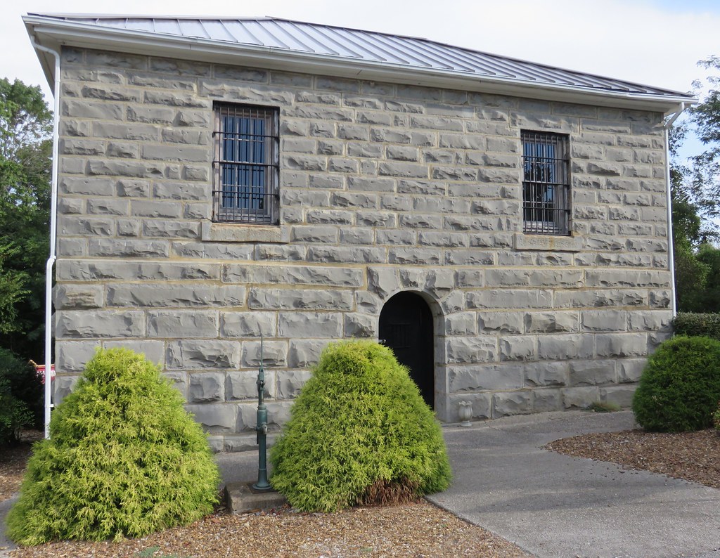 Old Metcalfe County Jail (Edmonton, Kentucky) Located to t… Flickr