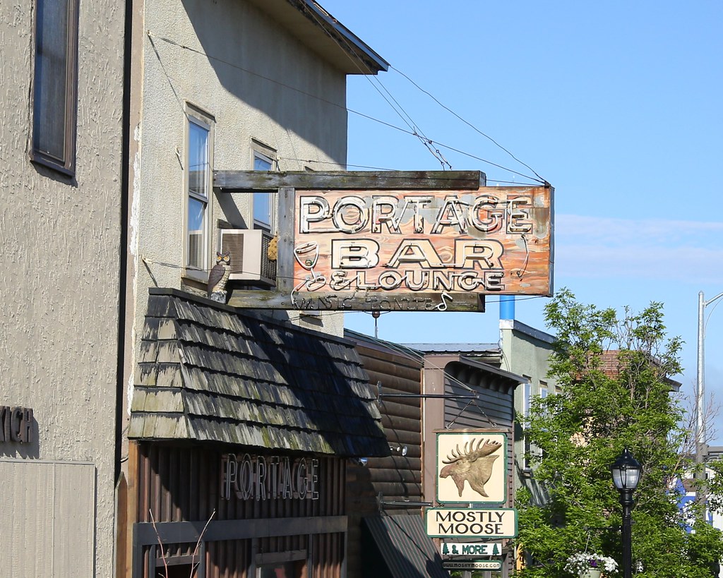 Portage Bar Vintage Neon This one has a cocktail glass and… Flickr