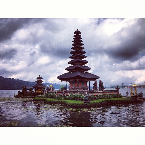 daya tarik wisata ulundanu beratan tabanan Uploaded with I… Flickr