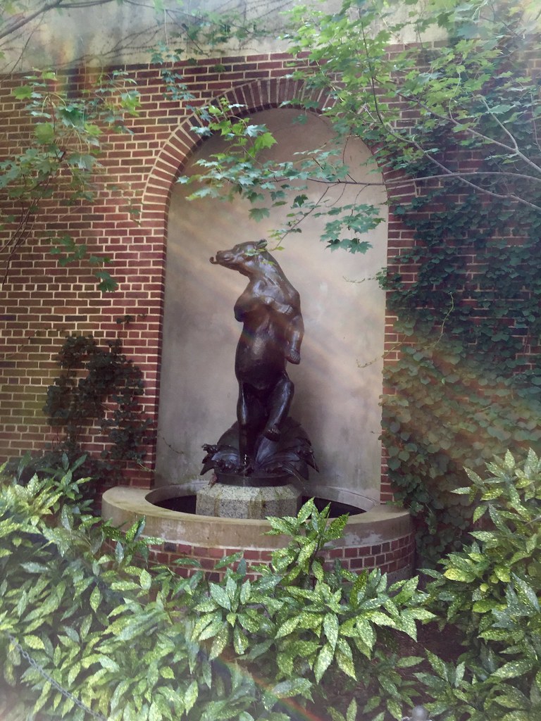Bear statue at the entrance of the Central Park Zoo Flickr