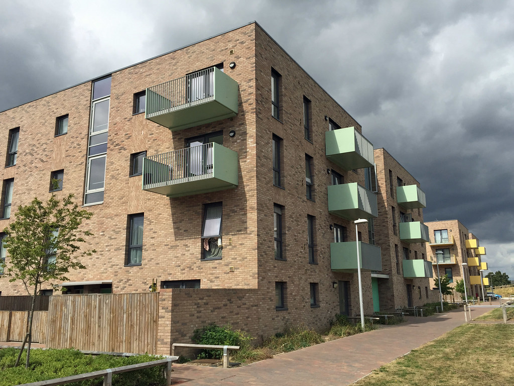 Renwick Road A dash of modern infill on the Thames View Es… diamond