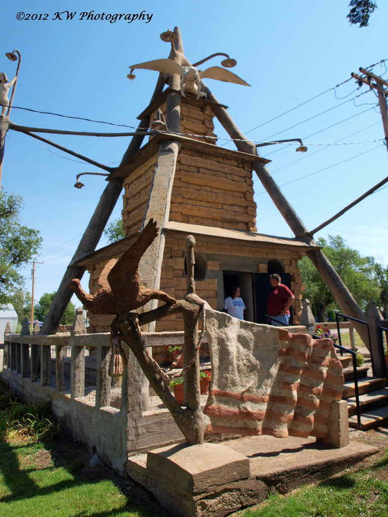 Mausoleum Mausoleum at the Garden of Eden in Lucas, Kansas… Flickr